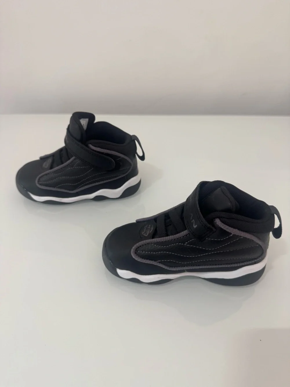 Air Jordan Black Nike Velcro Athletic Sneakers for Toddlers, Size 8 - Picture 2 of 8